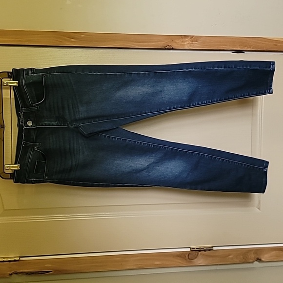 Universal Thread Denim - Universal Thread mid rise skinny jeans size 2 or 26s 71% cotton 27% polyester
